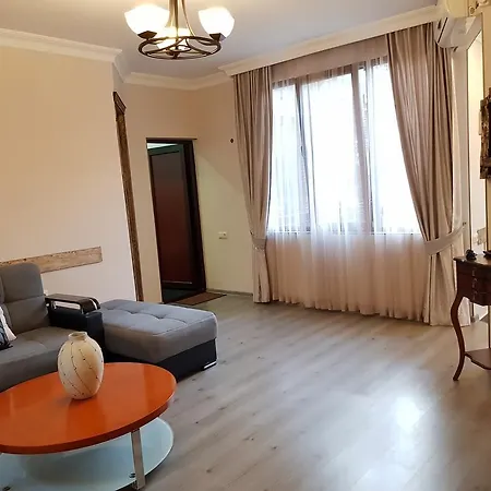 Archie'S Apartment In Old Town Батуми Экстерьер фото